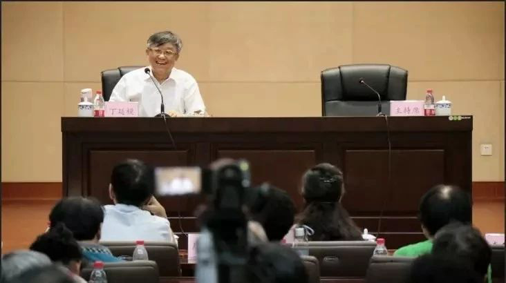 广西深入开展“老书记百堂党课”活动