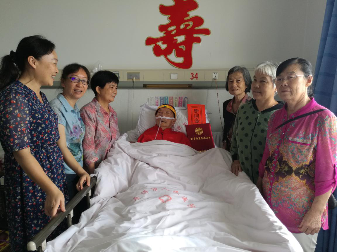 一清二精三保障　云南普洱市情暖特困老干部