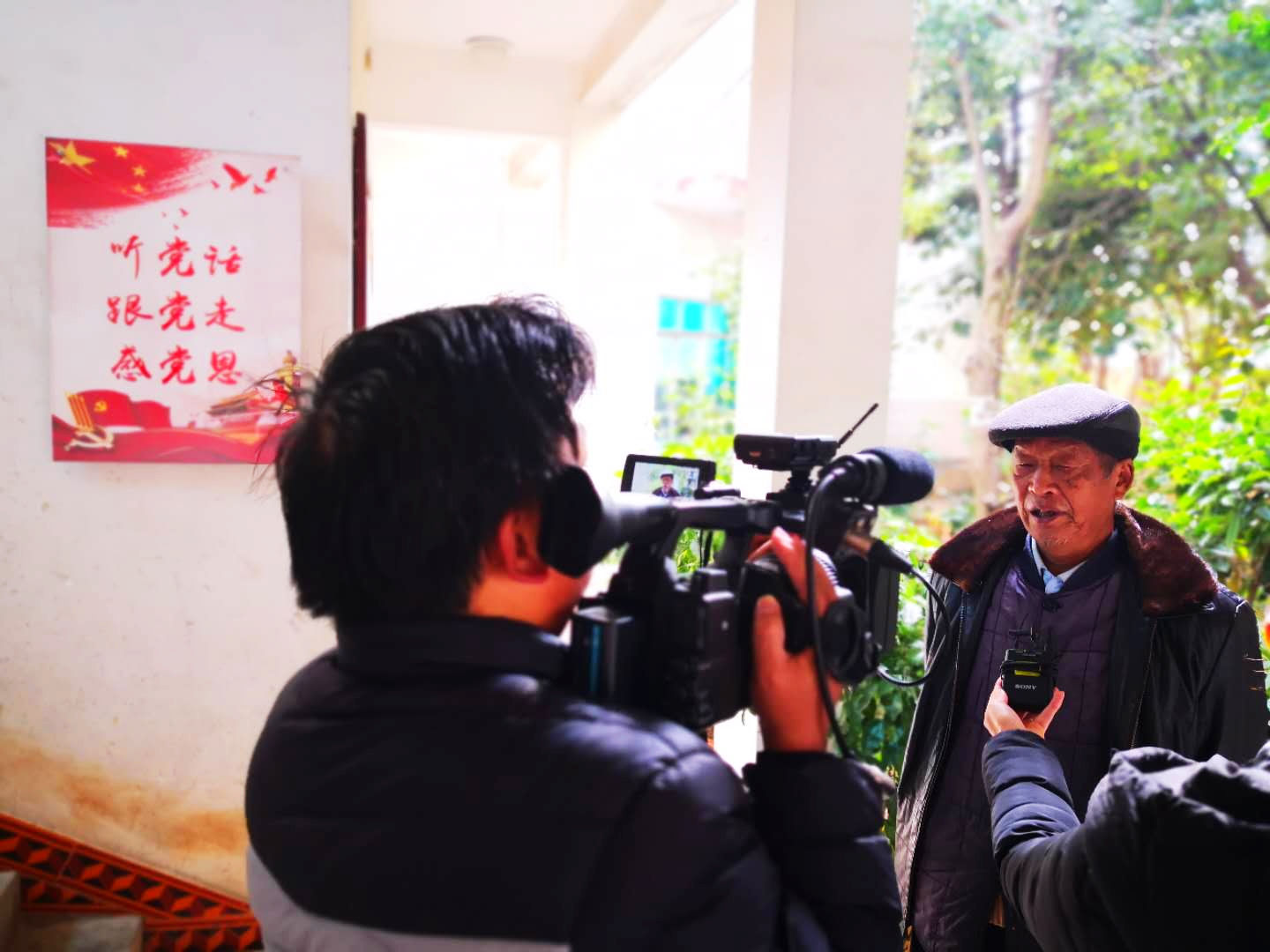 云南武定组织老干部观看庆祝改革开放四十周年大会直播