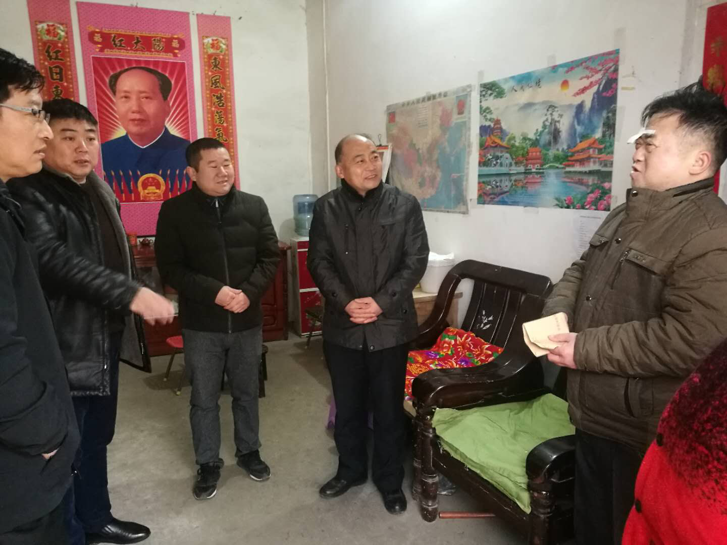 【河南】省信阳市委老干部局到结对帮扶村开展走访慰问活动