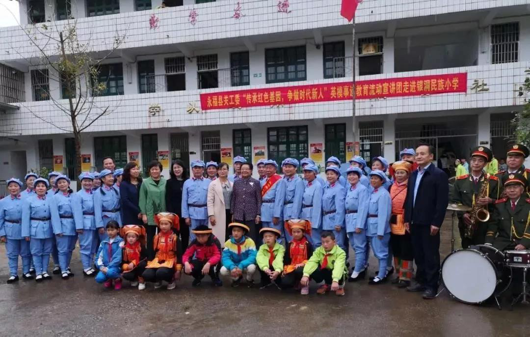 【广西】组织老同志为青少年开展“传承红色基因，争做时代新人”主题教育