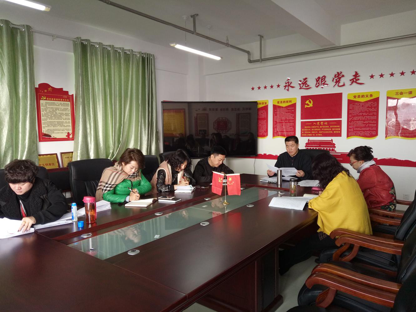 【宁夏】银川市老干部活动中心及时传达“两会”精神