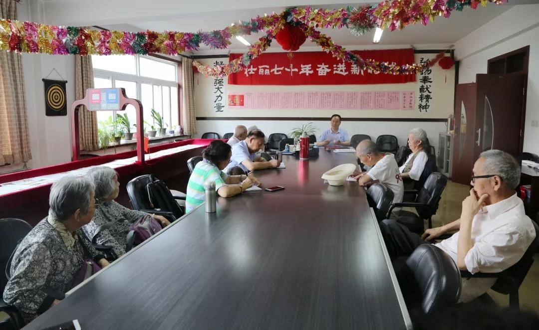 深刻认识开展主题教育的重大意义 充分发挥离退休干部的政治优势——水利部离退休干部局莲花池党支部开展学习活动
