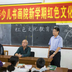 Ϋ�������غ�ɫ������У԰�