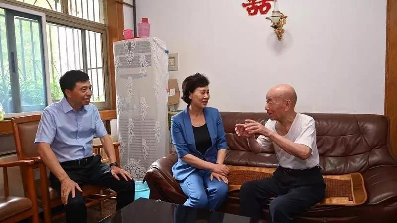【湖南】省委领导走访慰问老同志