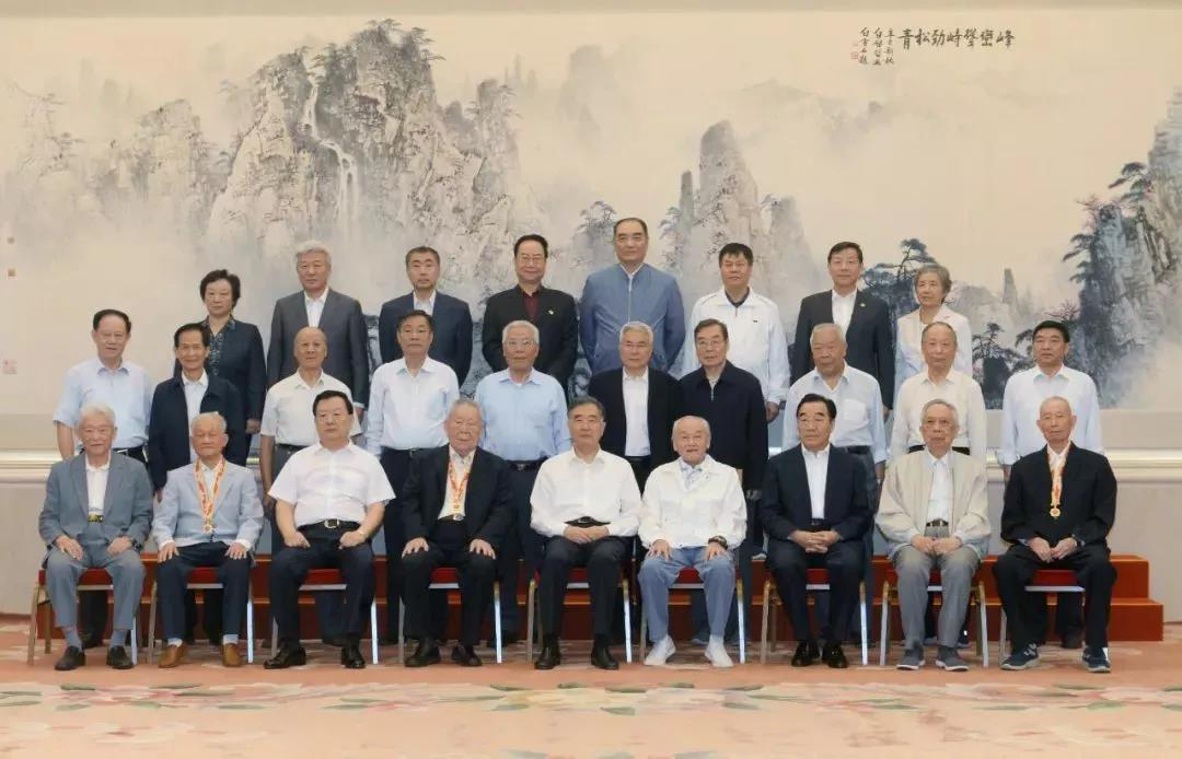 全国政协召开离退休干部代表座谈会