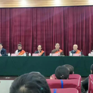 �����ϸɲ������Ž���У�������Ĺ��´��к�ɫ����