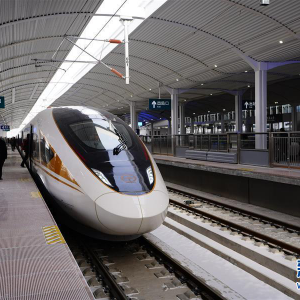 ��͸����ǰ�������ܾ��Ÿ��������г�