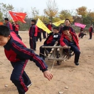 �Ͳ��������ع�ί�����һ�� �Ͷ��������������������˵Ļ�ʯ