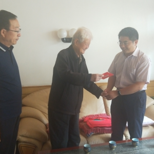 �����������߷�ο�ʿ���ս��ʱ�ڼ���ǰ�μӸ�����������ͬ־