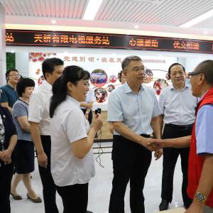 ��Ӣ��ͬ־���м������ϸɲ�����