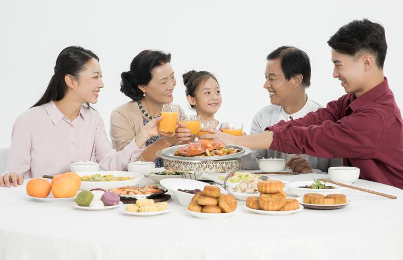 欢度佳节是团圆第一，还是趣味为重？