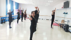 Ϧ�����޺� �����趯ʱ �����Ȫ�а������������ѧ�赸�࿪��