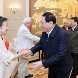 �Ϻ����쵼��������ݸɲ���˫�ȡ�����