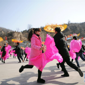 ΰ������������ʷ�ޱ䡪��ϰ��ƽ��ʱ���й���ɫ�������˼��ָ����ʮ���塱������ᷢչ����