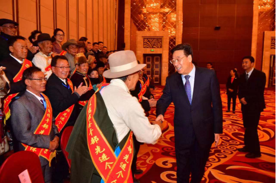 西藏自治区召开离退休干部先进集体和先进个人表彰大会