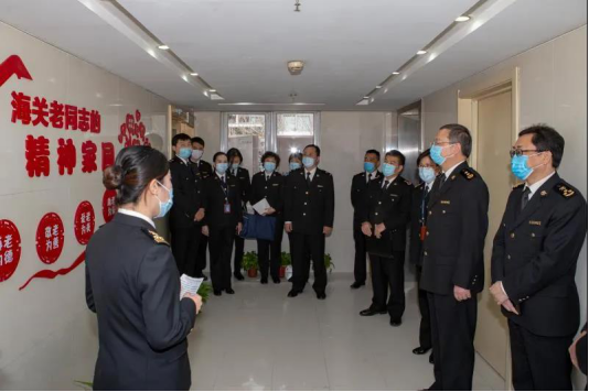 海关总署领导调研新建成的老干部活动场所