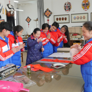 ���������������ѧ�ʹ�ͳ�Ļ����������ѧУ