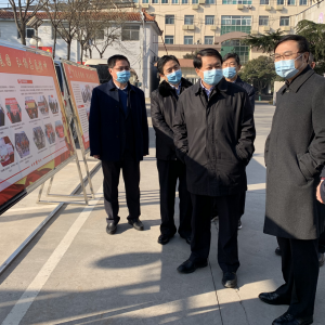 ɽ��ʡ������쵼�����������ϸɲ���ʱ������ʵ������