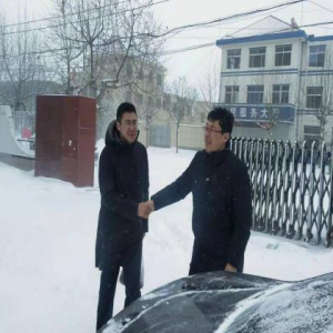 ��̨����������ѩ·�ϵ���Ӱ