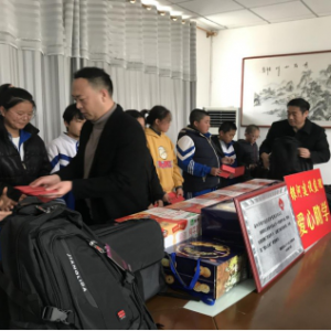 ��̨�����йع�ί������չ��������ѧ����ů���