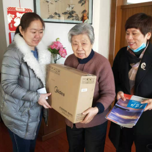 ���������飬��ů�������ġ� ��������ʡ��ɽ��ί�ϸɲ����߷�ο����ֱ������Ů�ɲ�