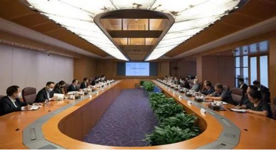 中国银行举办离退休干部座谈会