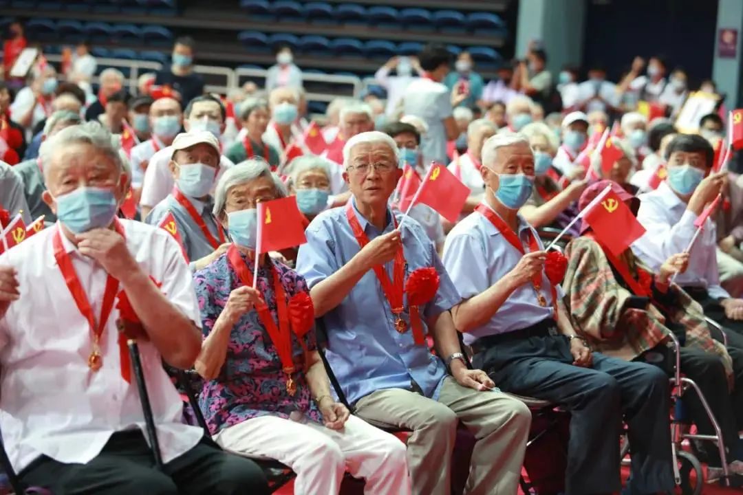 教育部直属高校认真做好“光荣在党50年”纪念章颁发工作