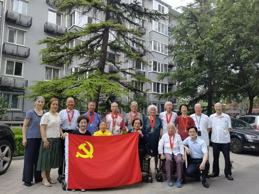 风雨百年路 荣光五十载 ——中央党校（国家行政学院）离退休干部局颁发“光荣在党50年”纪念章纪实