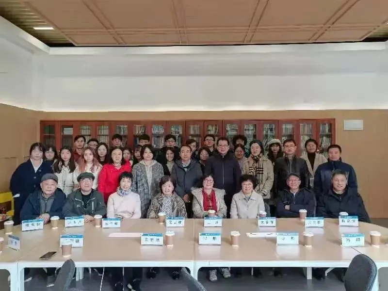 上海外国语大学关工委组织老教授与学子谈心交流