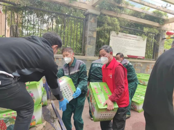 明珠集团离退休“银发志愿者”坚守抗疫一线