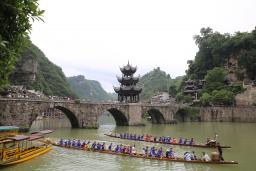 ���۾���