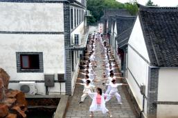 С�������٤��